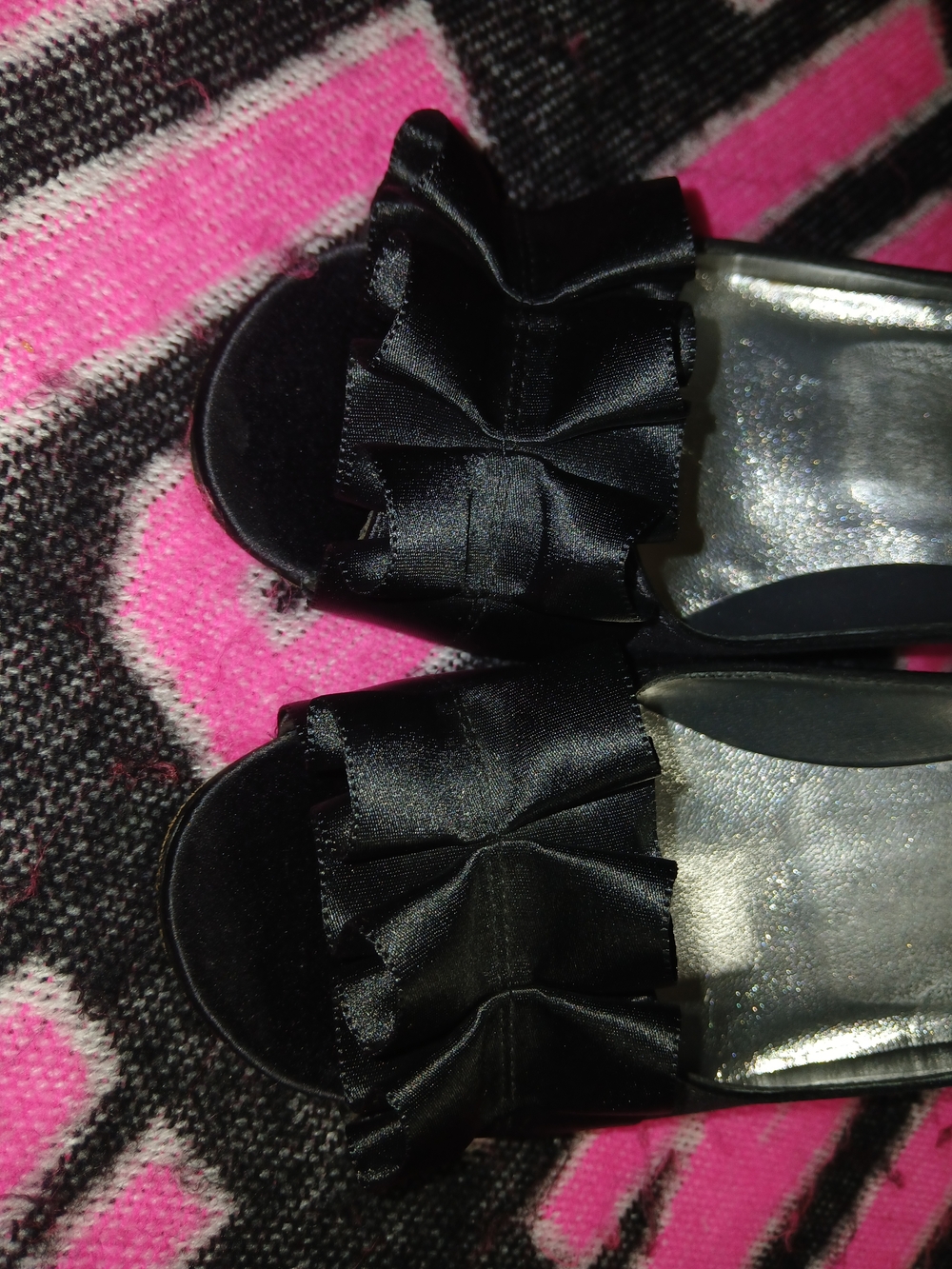 Stuart Weitzman Gigiritz Black Satin Peep-Toe Pumps Ruffle Detail 7.5 EUC! - Picture 4 of 11